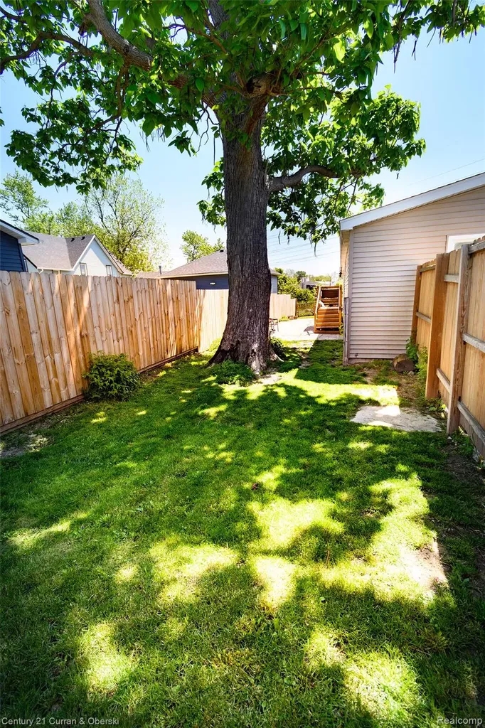 13045 Strong Boulevard South Rockwood Village MI 48179