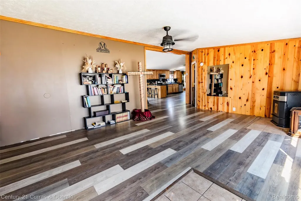 13045 Strong Boulevard South Rockwood Village MI 48179