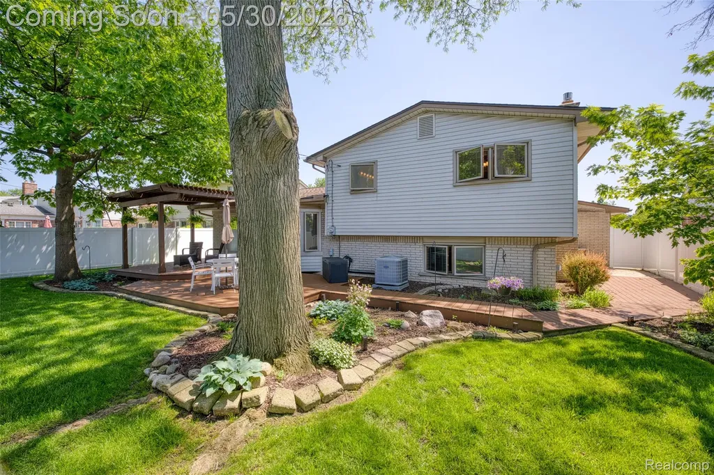 2112 Ardmore Street Trenton City MI 48183