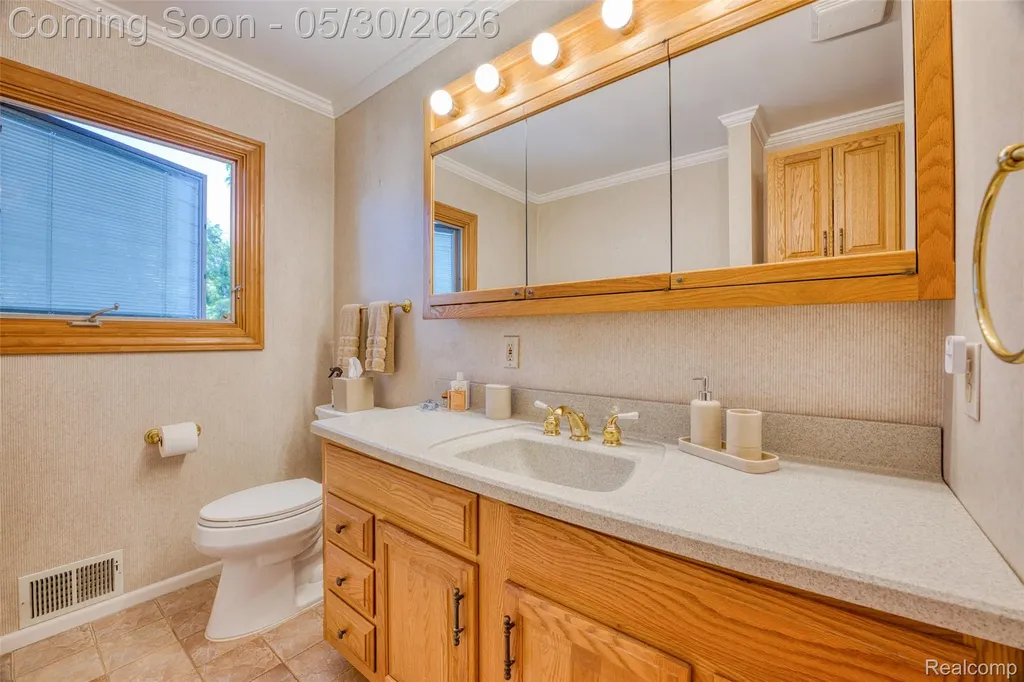 2112 Ardmore Street Trenton City MI 48183