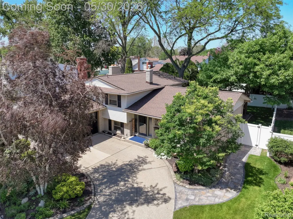 2112 Ardmore Street Trenton City MI 48183