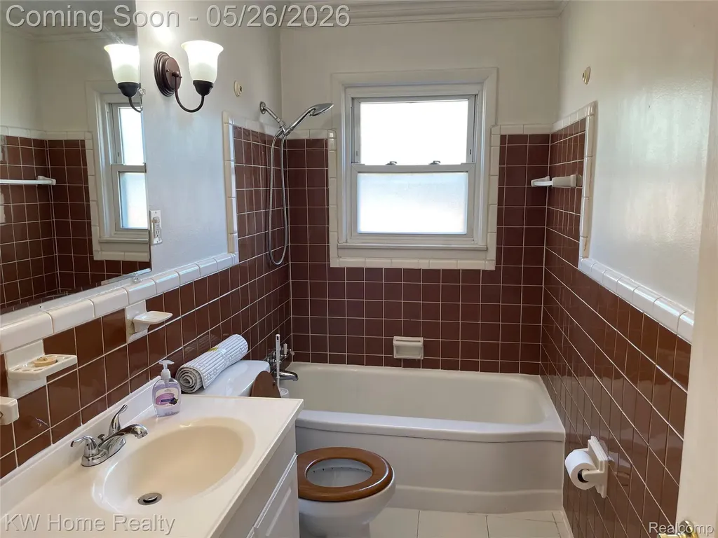 16853 Lincoln Avenue Eastpointe City MI 48021