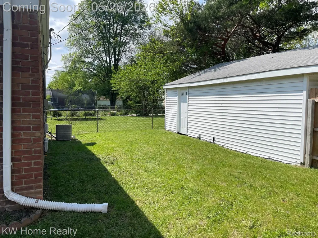 16853 Lincoln Avenue Eastpointe City MI 48021