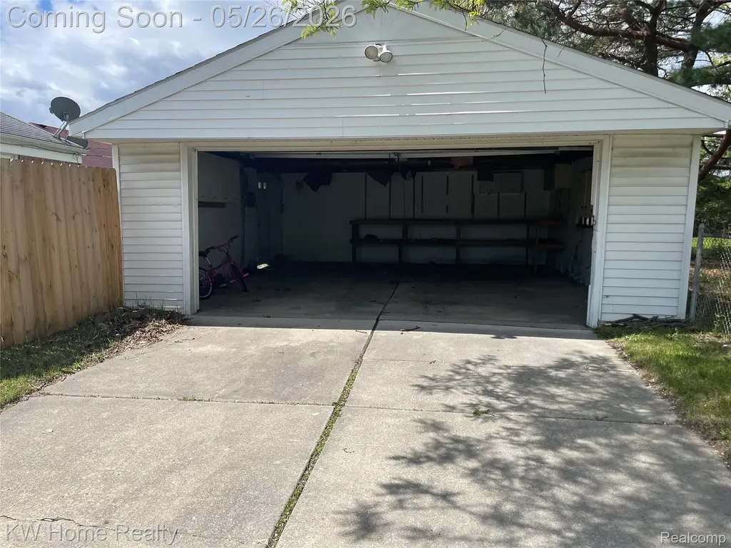 16853 Lincoln Avenue Eastpointe City MI 48021