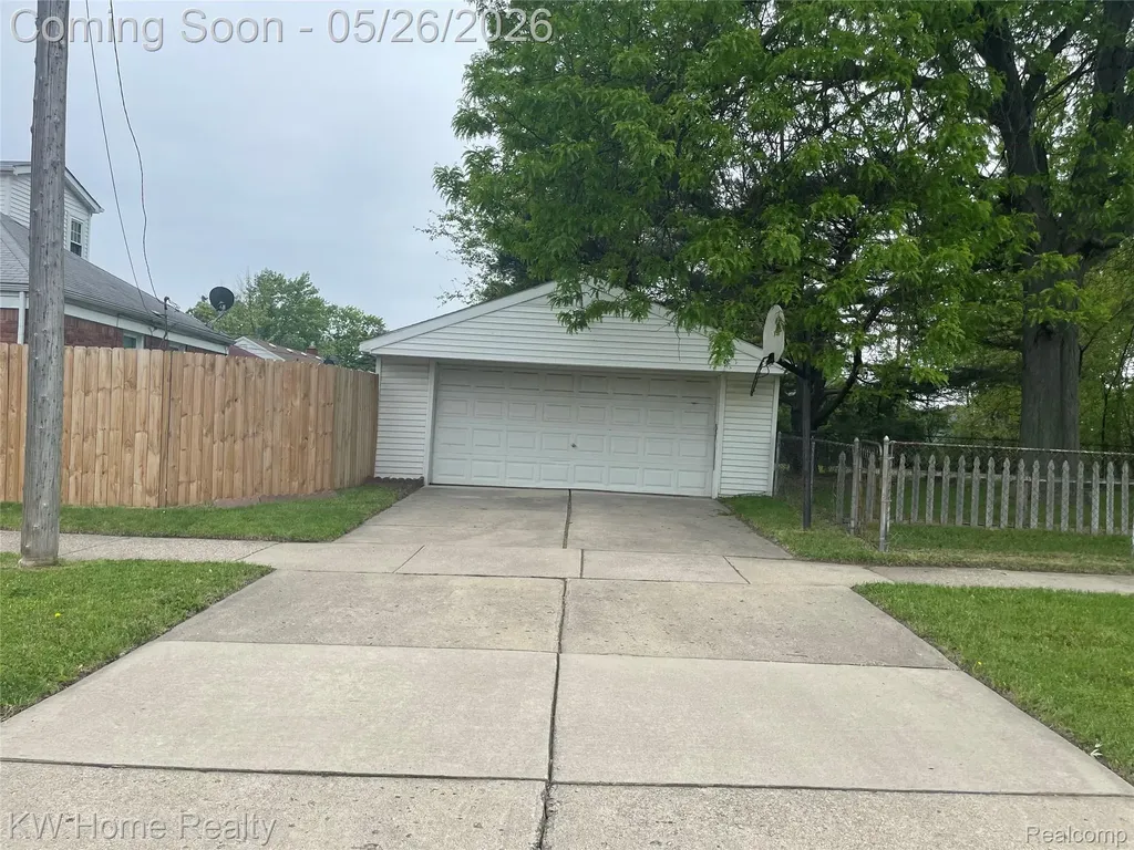 16853 Lincoln Avenue Eastpointe City MI 48021