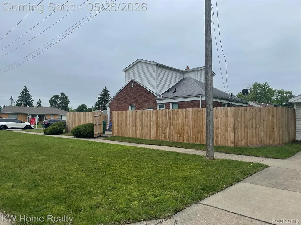 16853 Lincoln Avenue Eastpointe City MI 48021