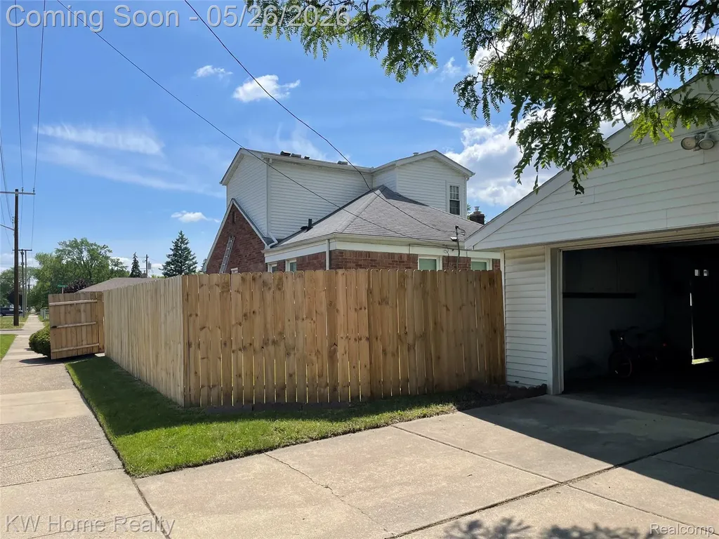 16853 Lincoln Avenue Eastpointe City MI 48021