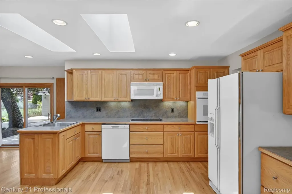 14425 Stonehouse Avenue Livonia City MI 48154