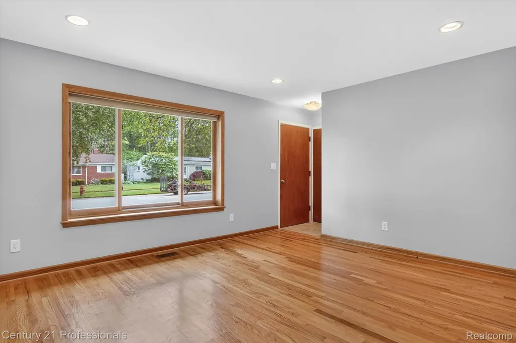 14425 Stonehouse Avenue Livonia City MI 48154