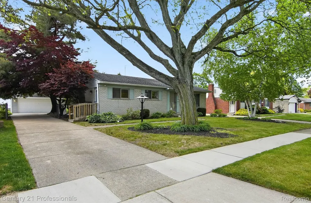 14425 Stonehouse Avenue Livonia City MI 48154