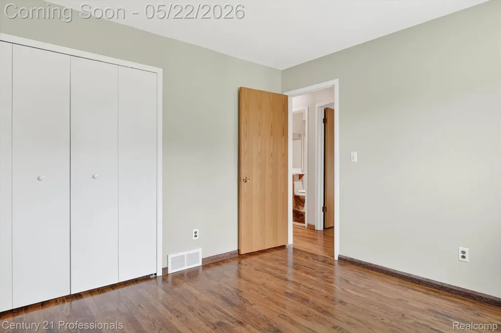 14425 Stonehouse Avenue Livonia City MI 48154