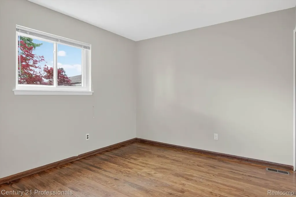 14425 Stonehouse Avenue Livonia City MI 48154