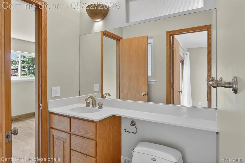14425 Stonehouse Avenue Livonia City MI 48154