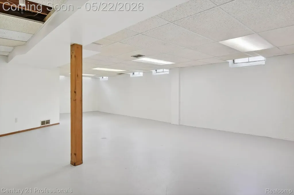 14425 Stonehouse Avenue Livonia City MI 48154