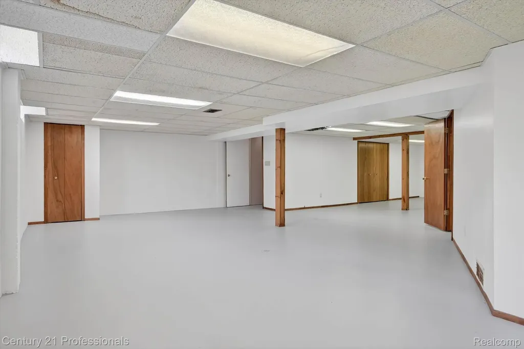 14425 Stonehouse Avenue Livonia City MI 48154