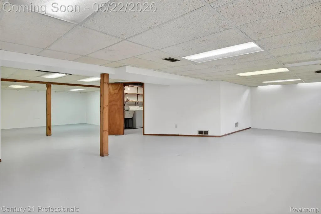 14425 Stonehouse Avenue Livonia City MI 48154
