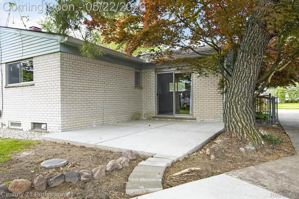 14425 Stonehouse Avenue Livonia City MI 48154