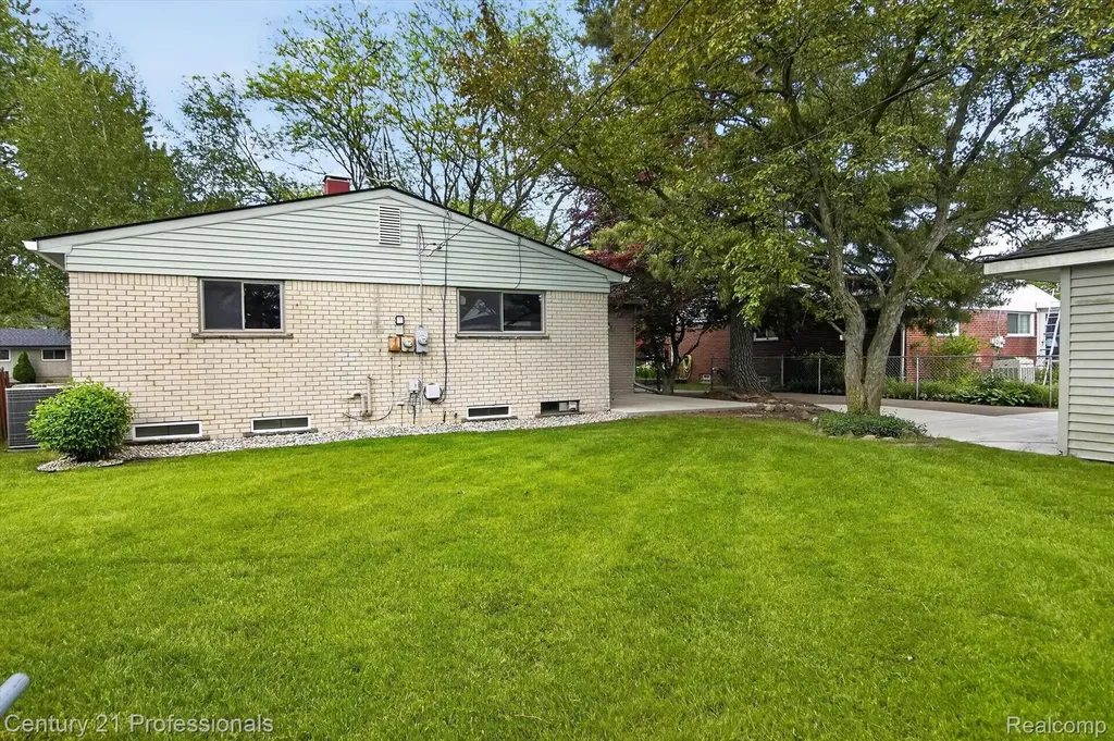 14425 Stonehouse Avenue Livonia City MI 48154