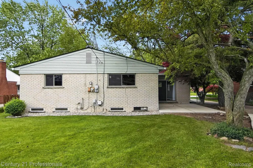 14425 Stonehouse Avenue Livonia City MI 48154