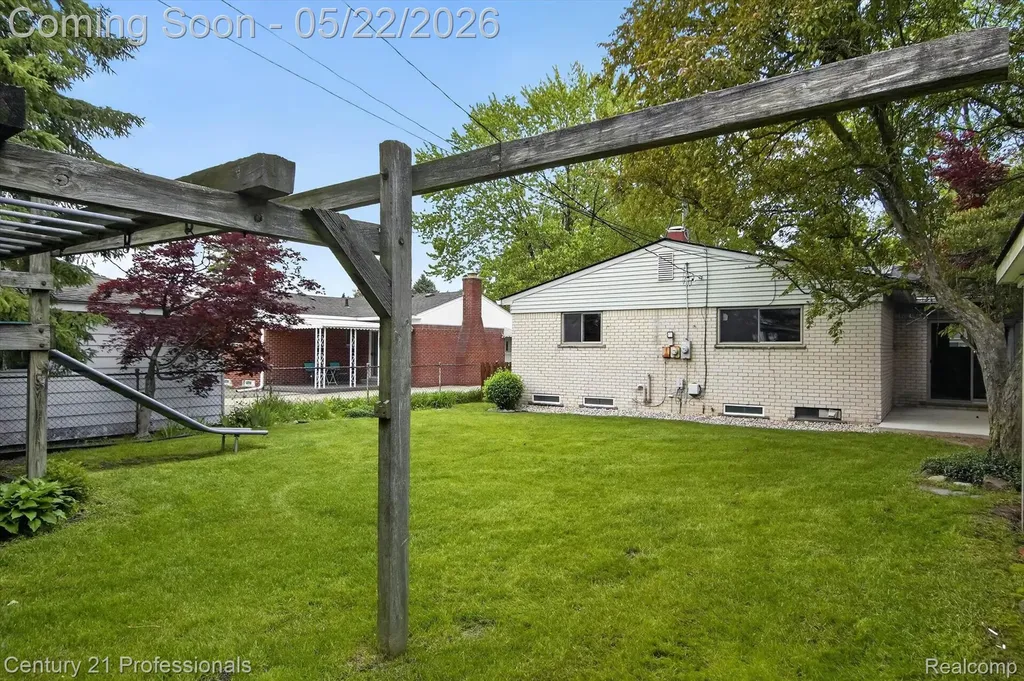 14425 Stonehouse Avenue Livonia City MI 48154