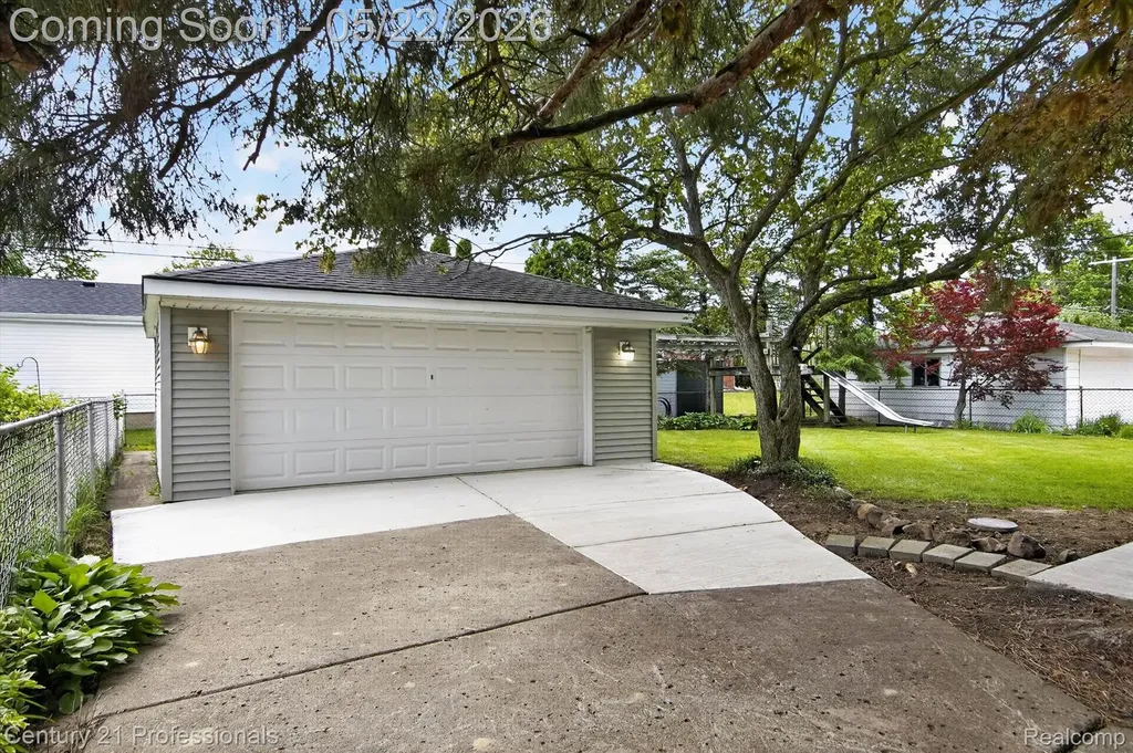 14425 Stonehouse Avenue Livonia City MI 48154