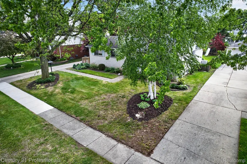 14425 Stonehouse Avenue Livonia City MI 48154