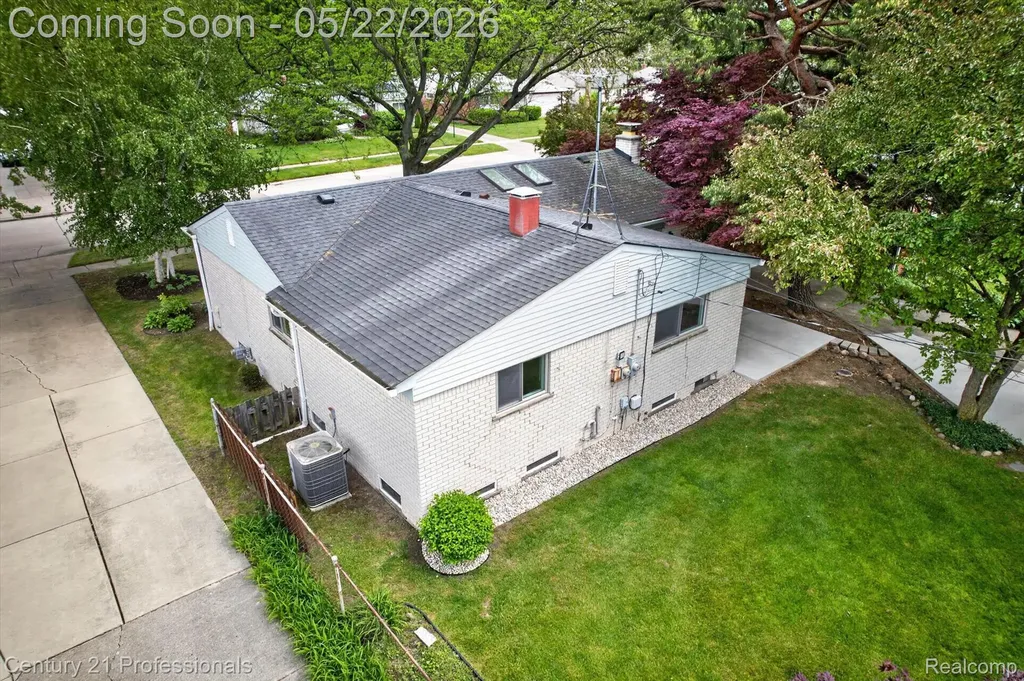 14425 Stonehouse Avenue Livonia City MI 48154