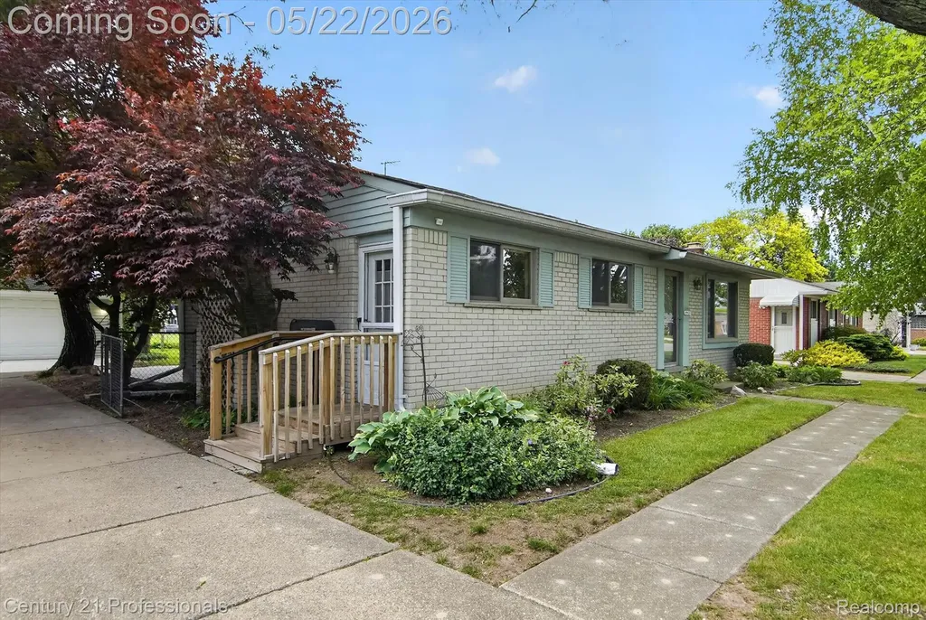 14425 Stonehouse Avenue Livonia City MI 48154