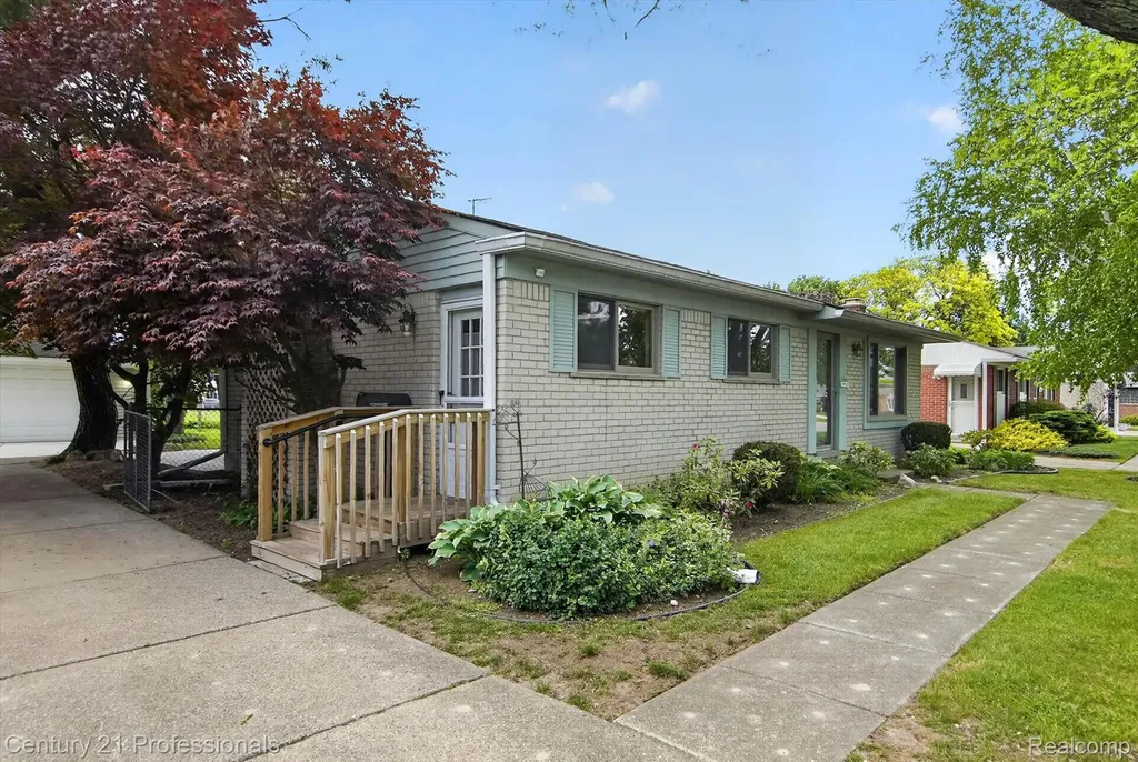 14425 Stonehouse Avenue Livonia City MI 48154