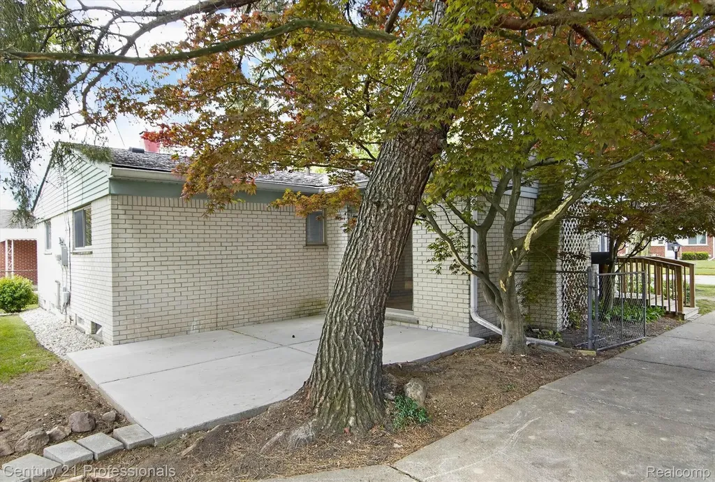 14425 Stonehouse Avenue Livonia City MI 48154