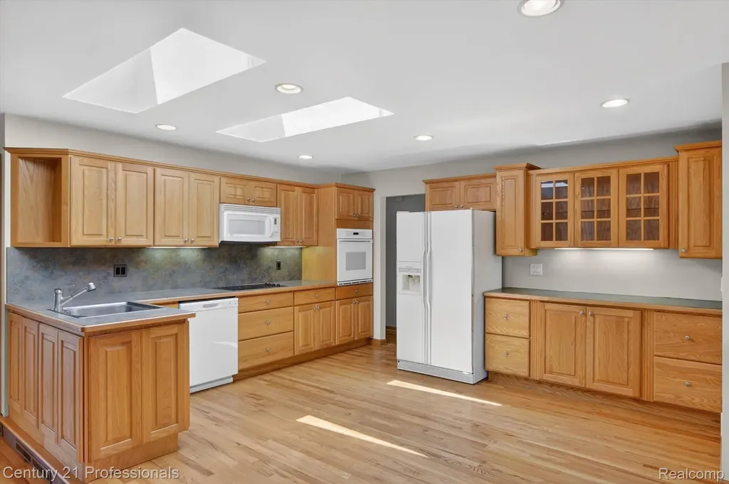 14425 Stonehouse Avenue Livonia City MI 48154