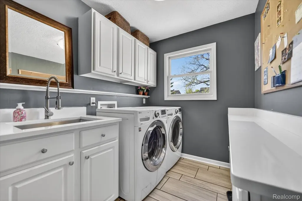 3857 Gorman Drive Dewitt Charter Township MI 48906