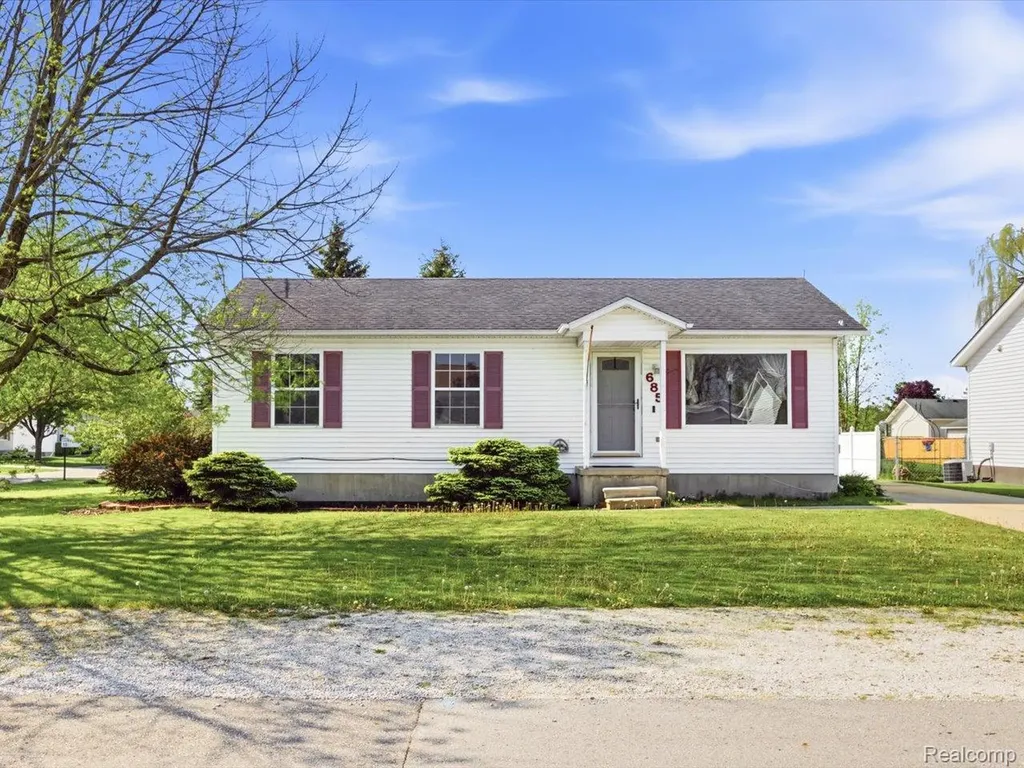 685 Heather Lane Marysville City MI 48040