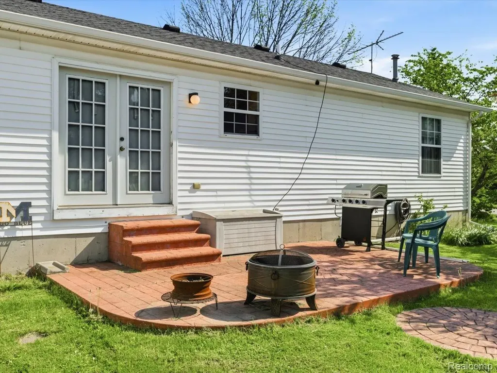 685 Heather Lane Marysville City MI 48040