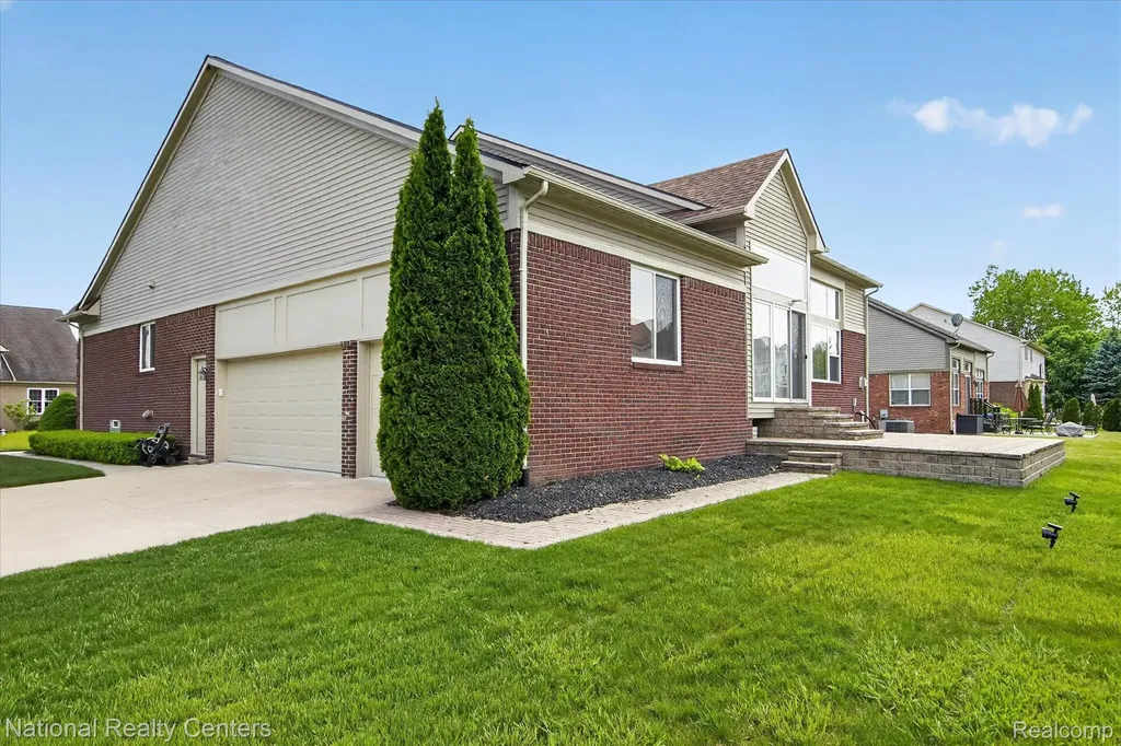 13691 Basswood Circle Van Buren Charter Township MI 48111