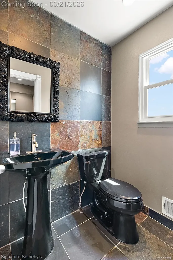 115 W Houstonia Avenue Royal Oak City MI 48073