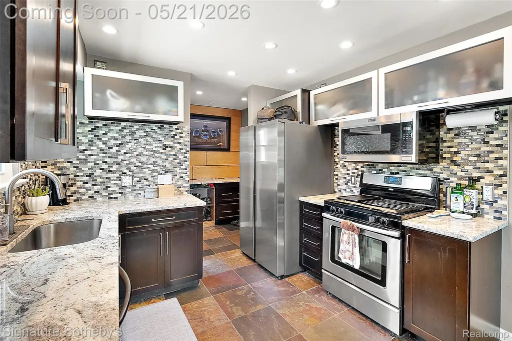 115 W Houstonia Avenue Royal Oak City MI 48073