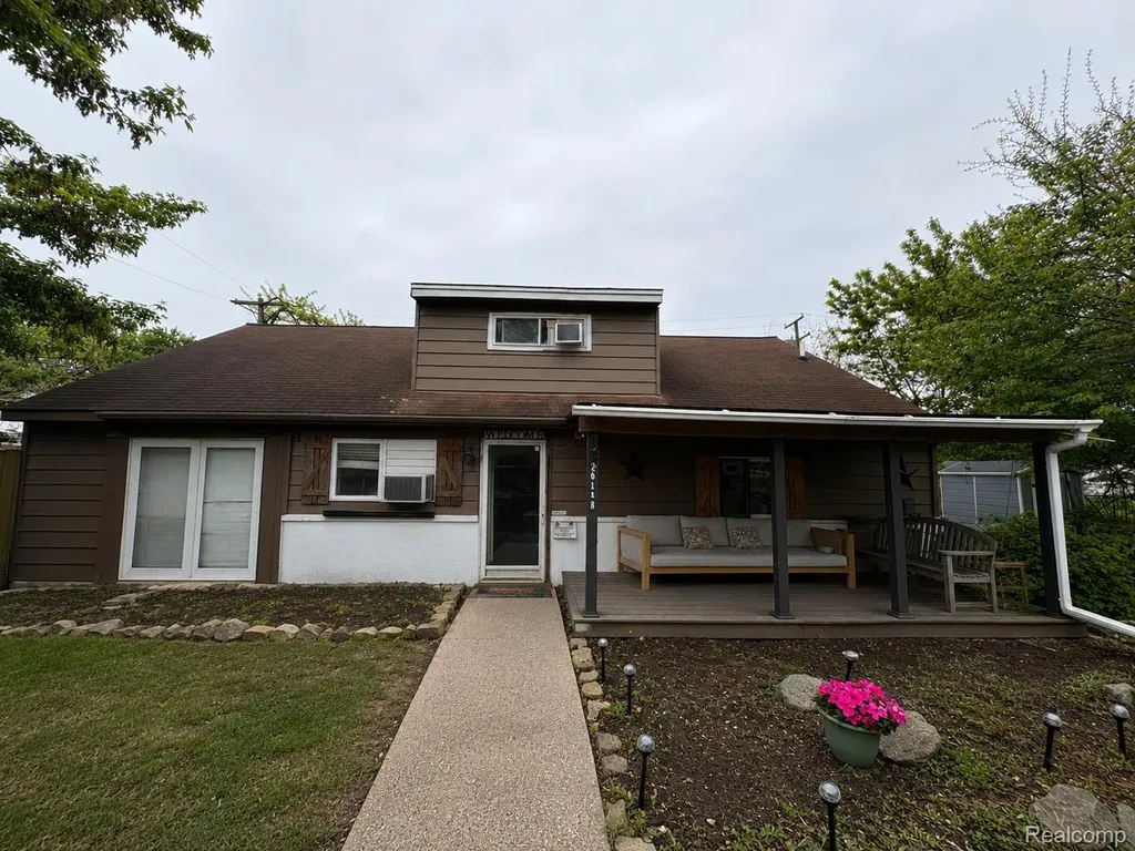 26148 Lamour Street Harrison Charter Township MI 48045