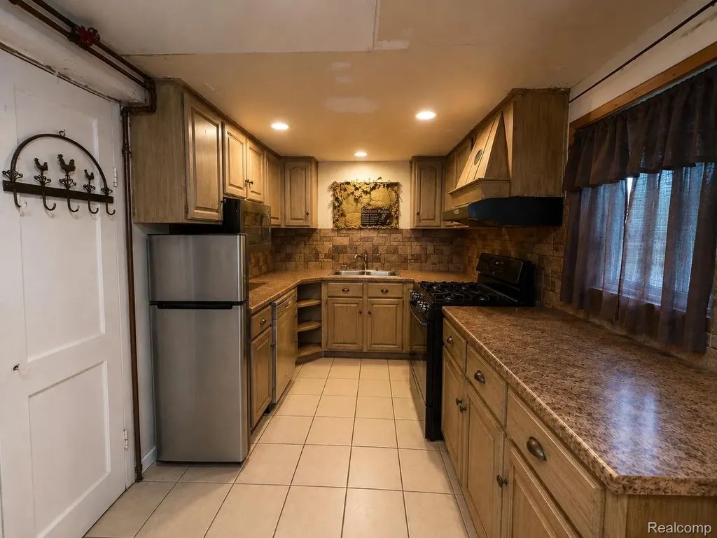 26148 Lamour Street Harrison Charter Township MI 48045