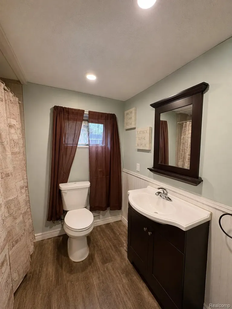 26148 Lamour Street Harrison Charter Township MI 48045