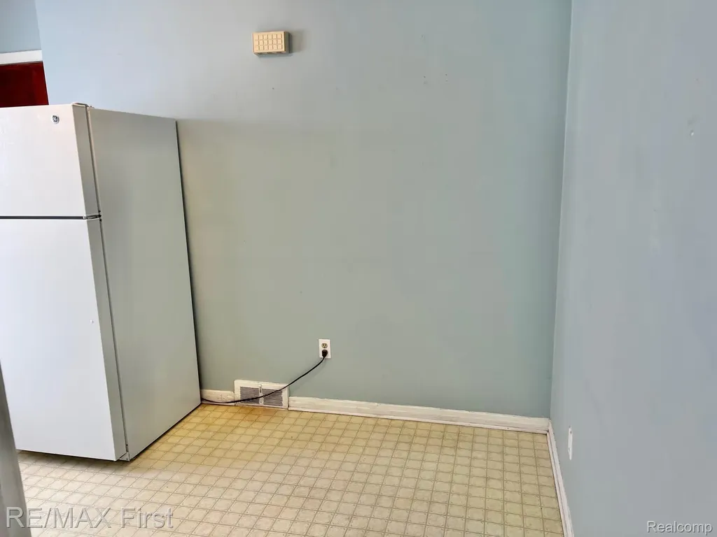 1618 Anita Avenue Grosse Pointe Woods City MI 48236