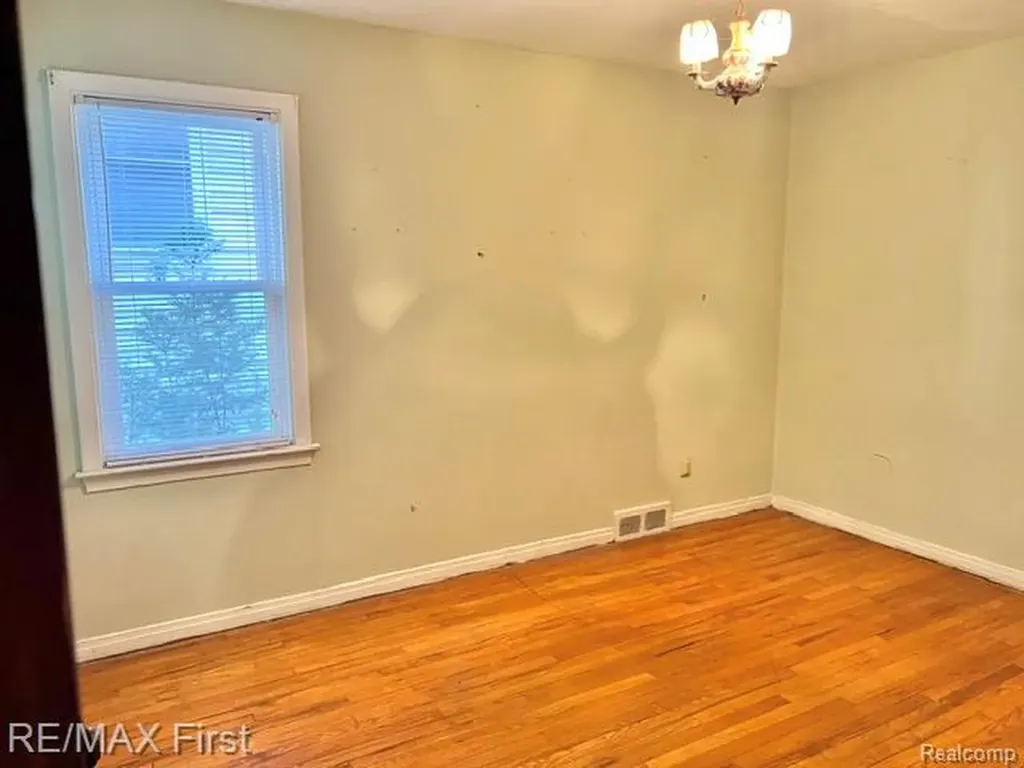 1618 Anita Avenue Grosse Pointe Woods City MI 48236
