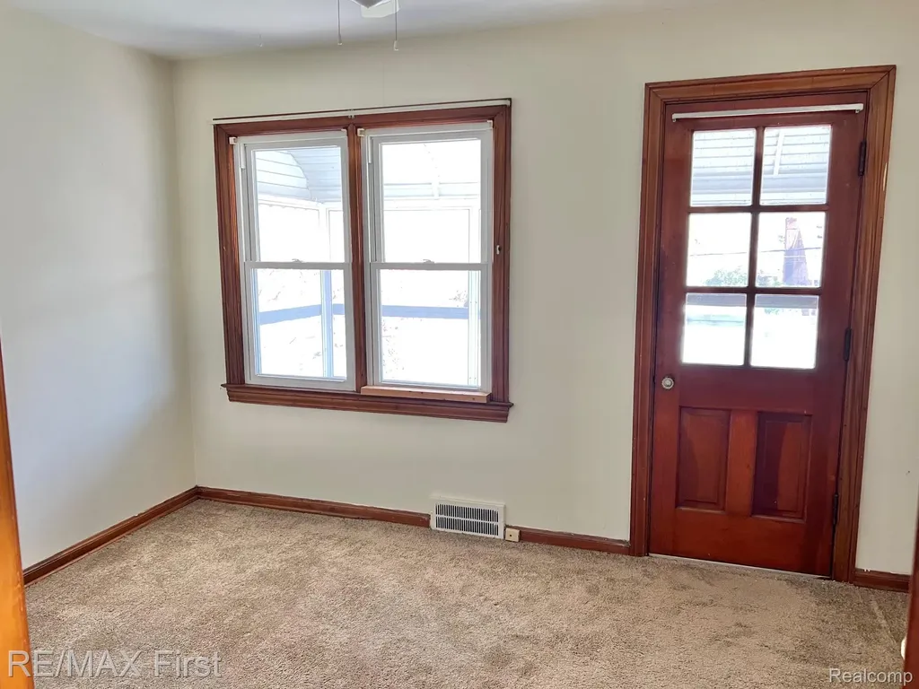1618 Anita Avenue Grosse Pointe Woods City MI 48236