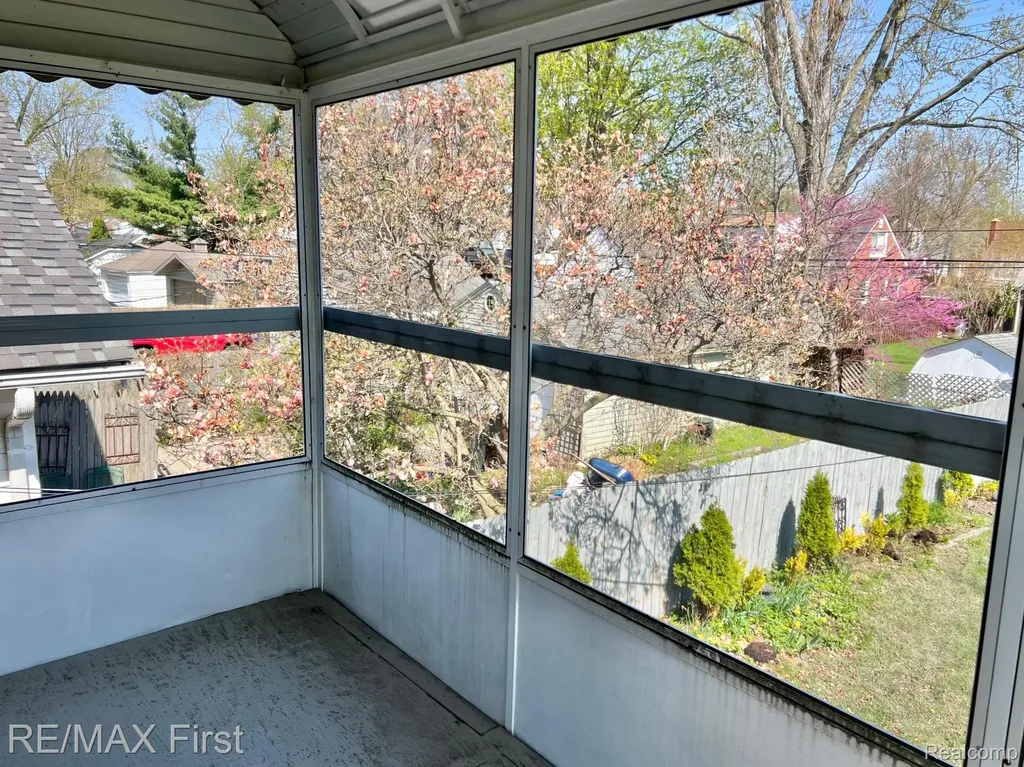 1618 Anita Avenue Grosse Pointe Woods City MI 48236