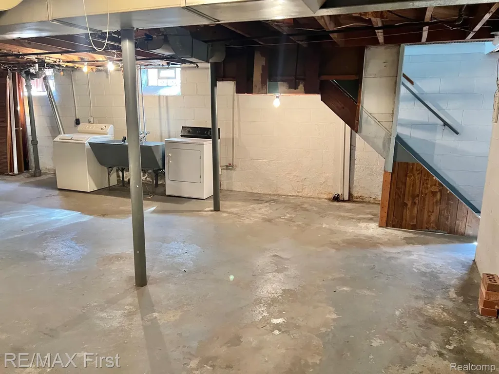 1618 Anita Avenue Grosse Pointe Woods City MI 48236