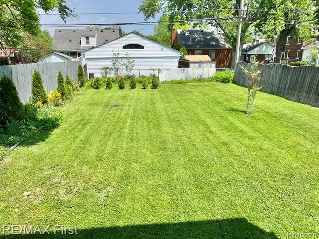1618 Anita Avenue Grosse Pointe Woods City MI 48236