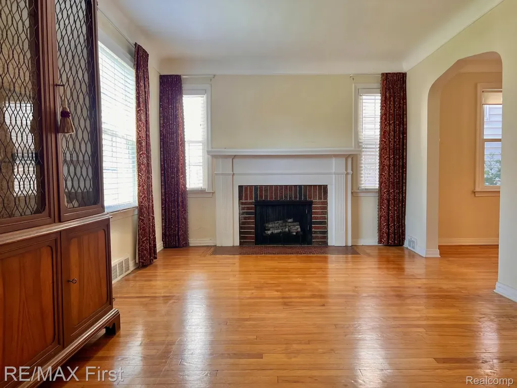 1618 Anita Avenue Grosse Pointe Woods City MI 48236