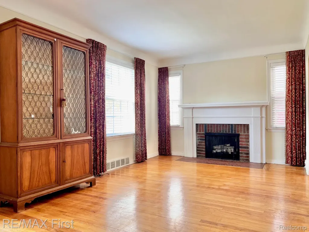 1618 Anita Avenue Grosse Pointe Woods City MI 48236