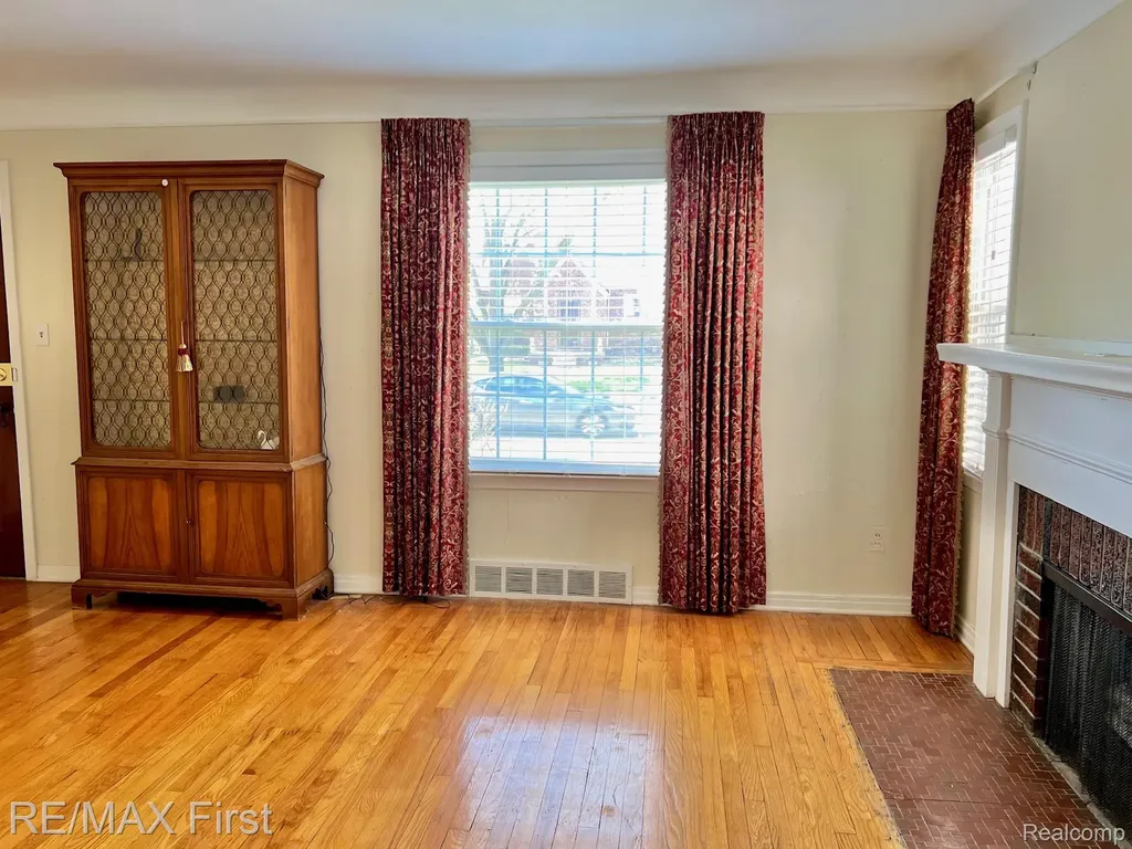 1618 Anita Avenue Grosse Pointe Woods City MI 48236
