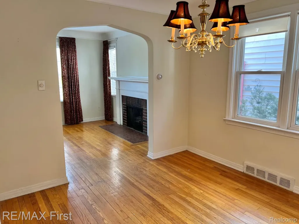 1618 Anita Avenue Grosse Pointe Woods City MI 48236
